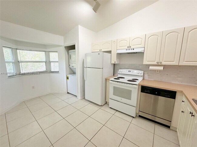 Photo - 2920 SE 12th Rd Unit 204-30