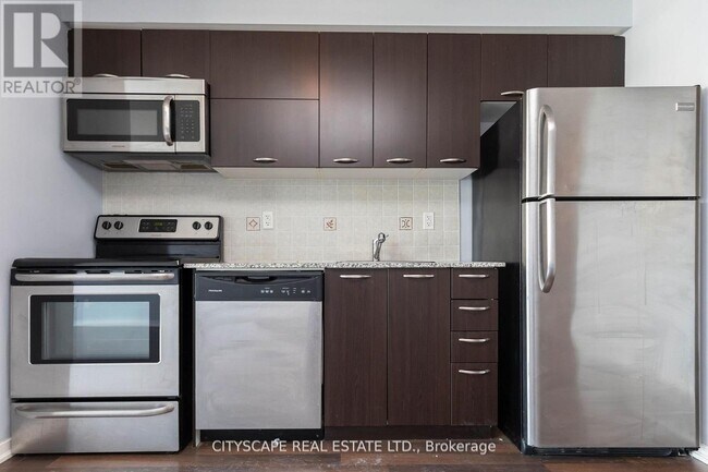 Photo - 38 Joe Shuster Way Unité 1325