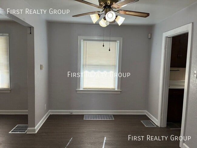 Photo - 425 Elmhurst Rd