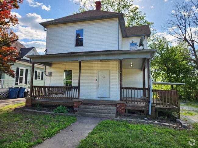 Building Photo - Spacious 3-Bedroom, 2-Bathroom Home AVAILA...