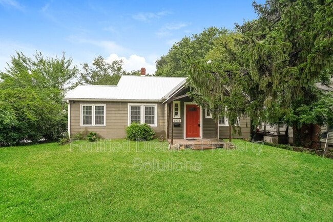 Building Photo - 2232 Ivy Ave Rental