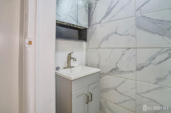 Photo - 9017 Riverside Pl