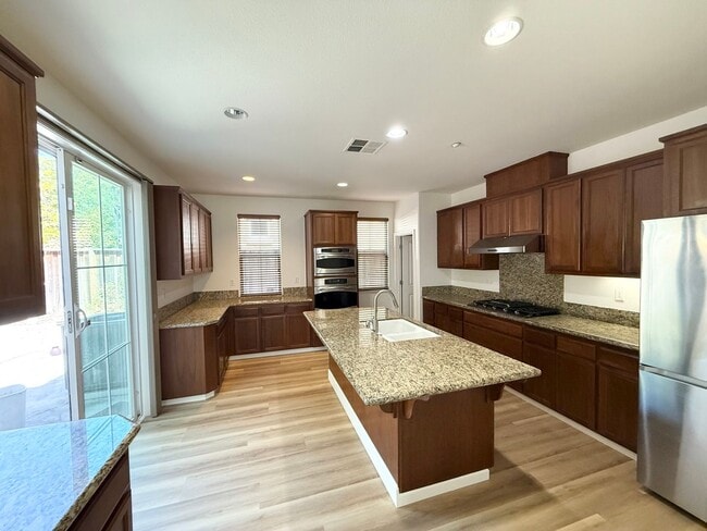Photo - 2327 Capistrello St