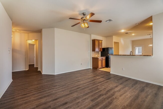 Photo - 3 bedroom, 2 bathroom Leander home that backs greenbelt!!