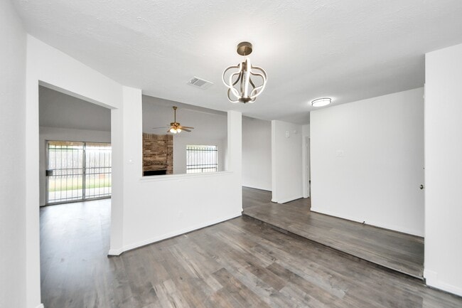 Photo - 1207 Park Knoll Ln