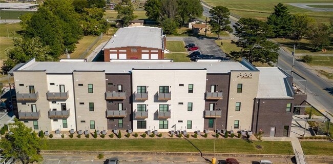 Building Photo - 726 E Emma Ave Unit 101