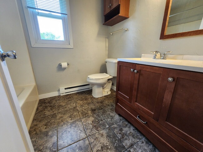 Photo - Updated Upper Level Apartment, Kaukauna Unidad 5