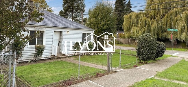 Photo - Discover the warmth of this lovely single-family home in the heart of Seattle