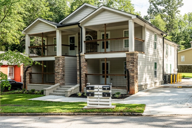 Building Photo - 1861 Lyle Ave Unit 2