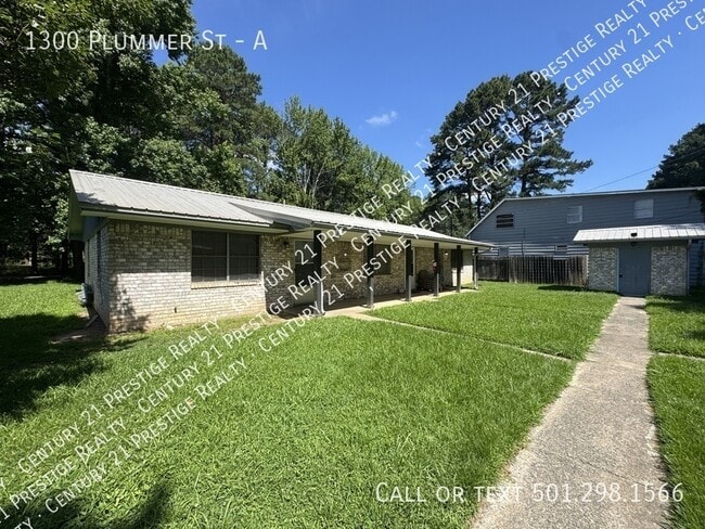 Building Photo - 1300 Plummer St Unit A