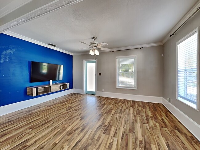 Photo - 1518 Pinewood Dr