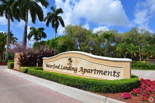 ENTRADA PRINCIPAL - WATERFORD LANDING APARTMENTS