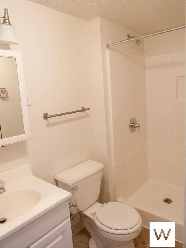 Photo - 401 S Woodlawn