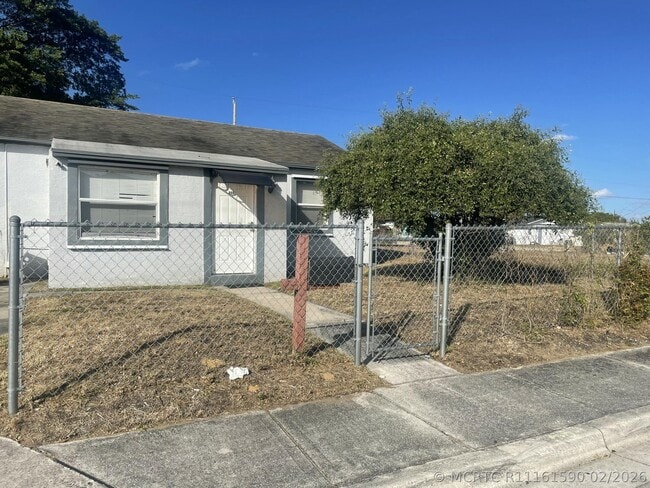 Photo - 808 W 4th St