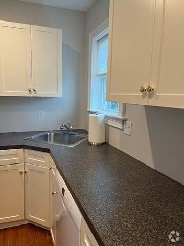 Building Photo - 50 Pleasant St Unit B Rental