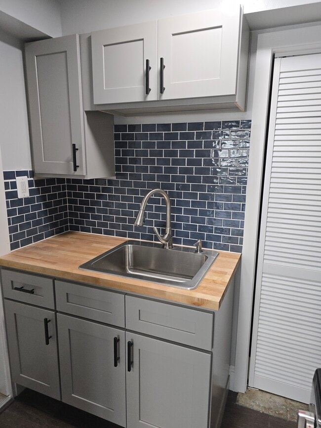 Photo - 1930 Magellan Ave Unit B