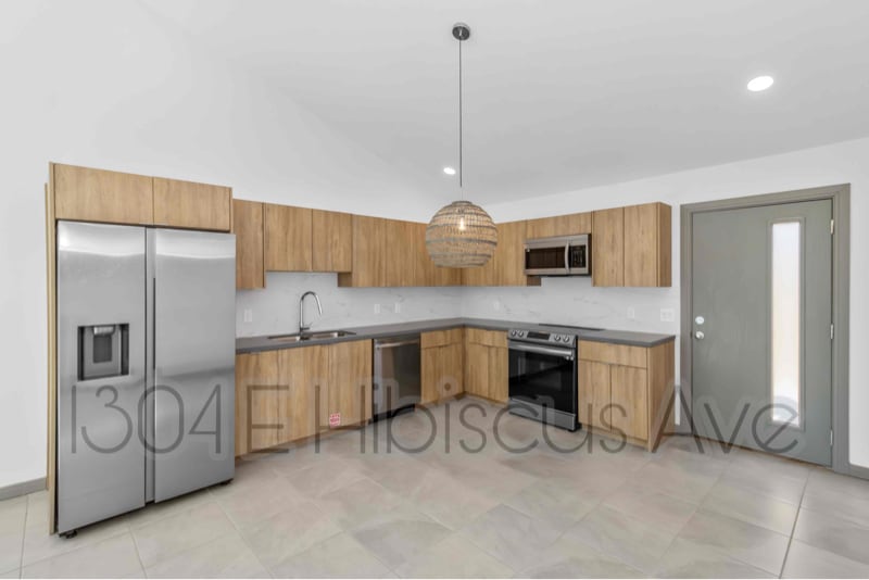 Photo - 1304 E Hibiscus Ave Unit 1