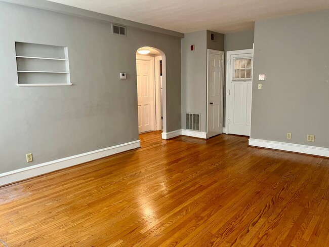 Photo - 711 N Broom St Unit #4