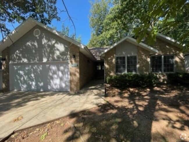 Building Photo - 3 Bed, 2 Bath $1,495.00! Rental