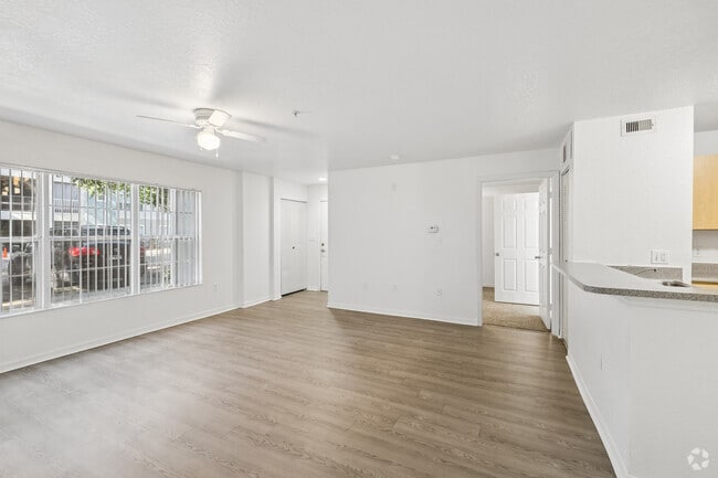 The Catamaran 3BR,2BA - 1156SF - Living Room