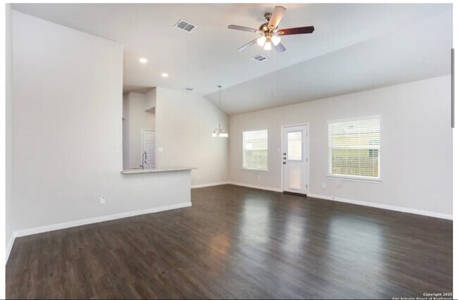 Photo - 537 Grayson Ln