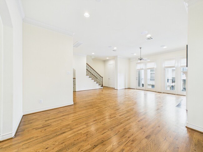 Photo - 11025 Sherwood Grv