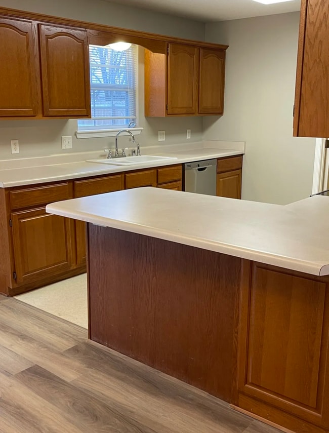 Photo - 1975 Montclair Ave