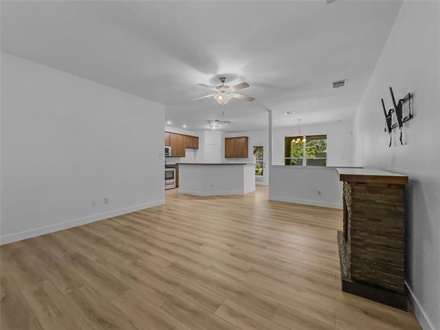 Photo - 138 Lipan St