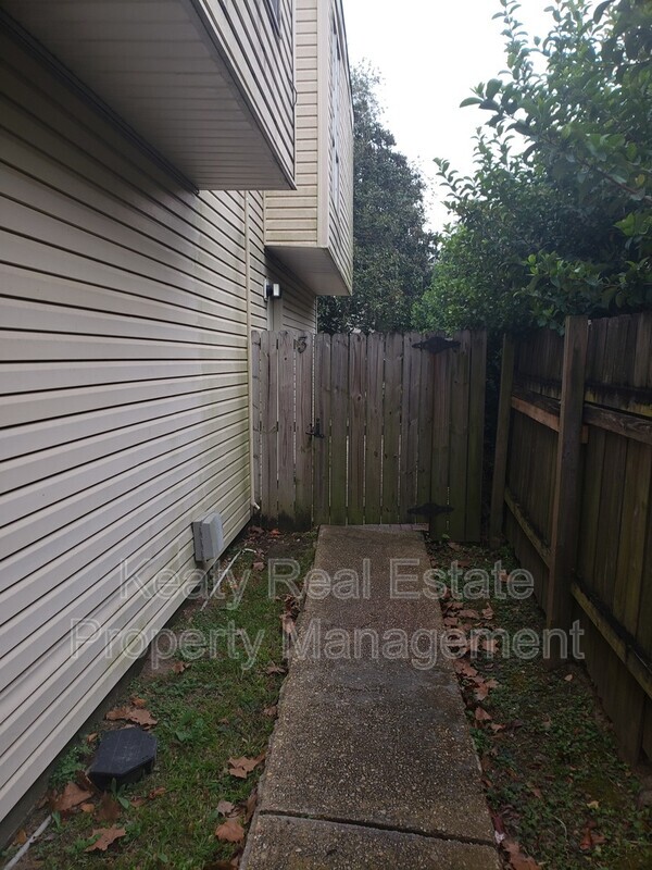 Photo - 809 Fox Run Ave