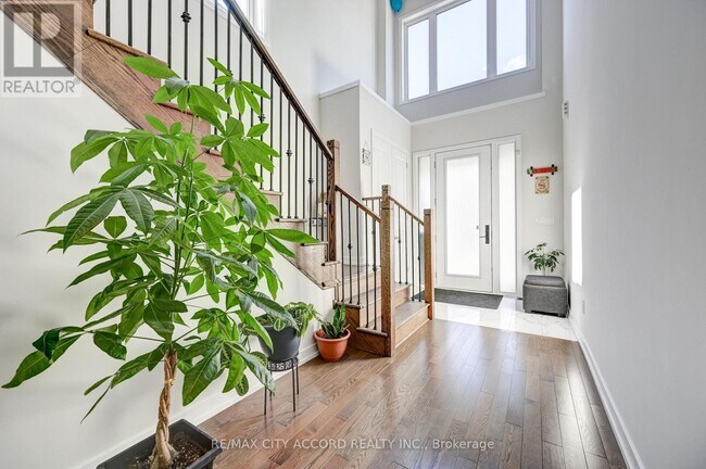 Photo - 400 Finch Ave