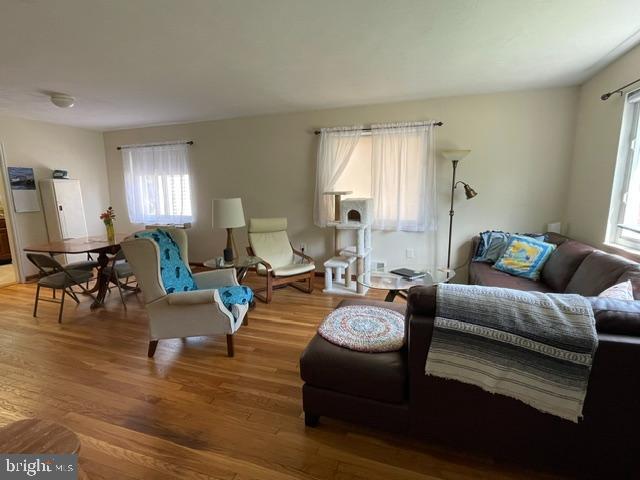 Photo - 4 E Chapman St