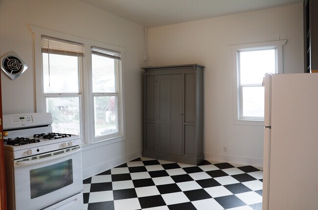 Photo - 2624 McCarver St