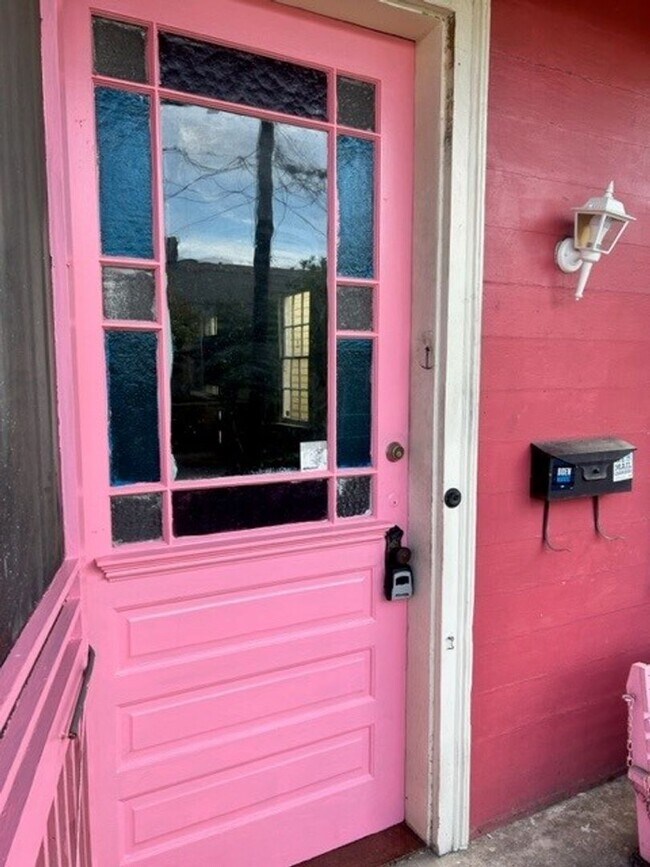 Photo - Charming Algiers Point Apartment Unit 413