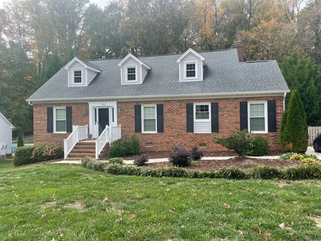 Building Photo - Spacious 4 Bedroom near Guilford College