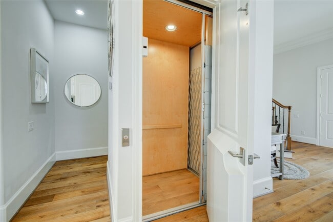 Building Photo - 1224 Mosaico Ln