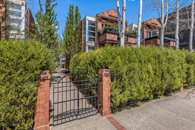 Photo - 708 E Hyman Ave