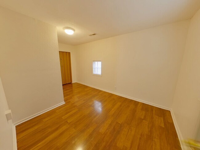 Photo - 1607 N Erie St