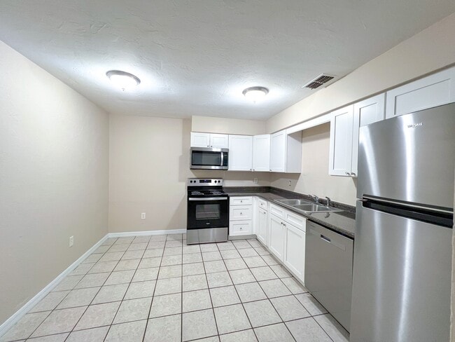 Photo - 703 SW 69th Terrace