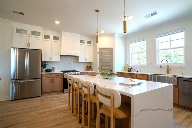 Photo - 1365 Oak Dr