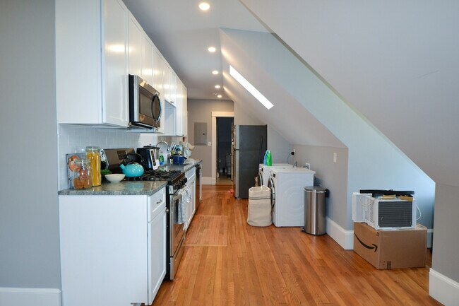 Photo - 6 South St Unidad uni3 2-bed 1-bath Rental