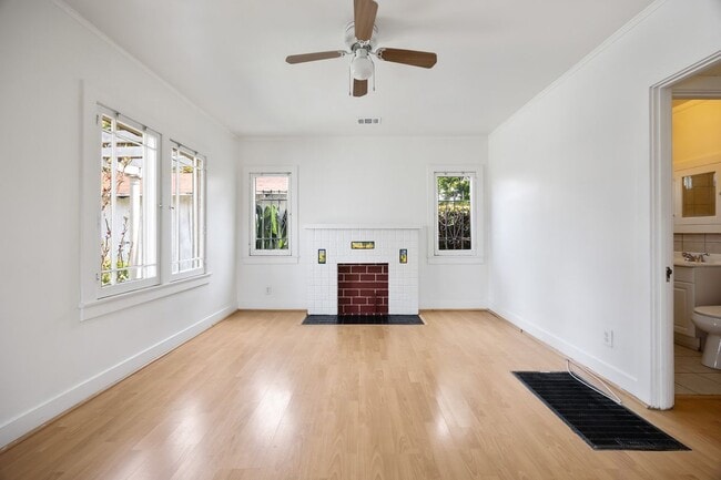 1712 1/2 W 39th St, REAR