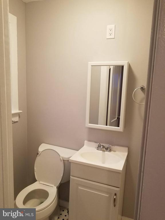 Building Photo - 7 E Main St Unit 1 REAR