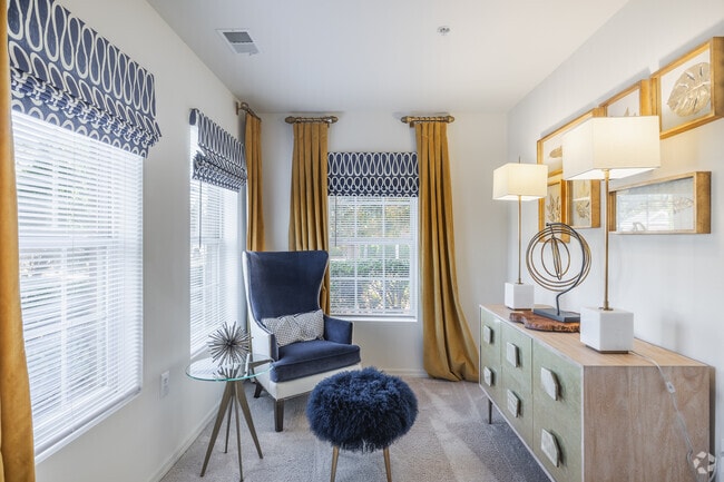 2BR, 2BA - 1,035SF - Sun Room - Cobblestone Village