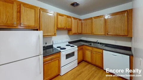 Building Photo - 309 Tappan St Unit #1B