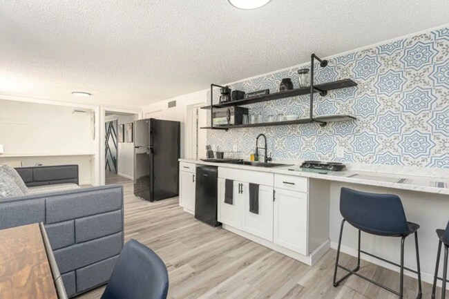 Photo - 1214 N Pine Hills Rd Unit 2