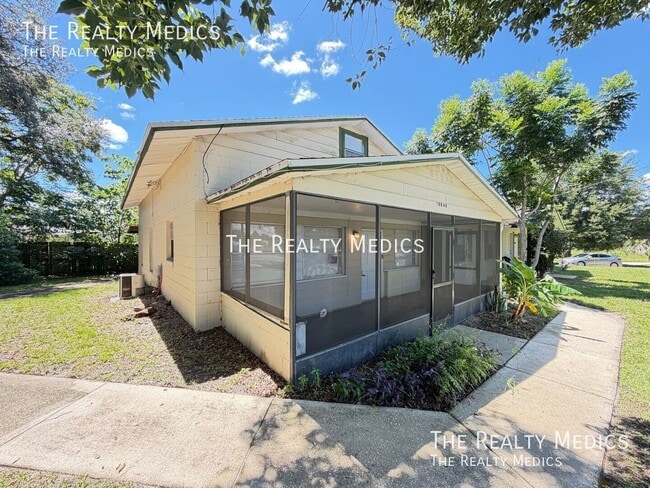 10048 SE Sunset Harbor Rd