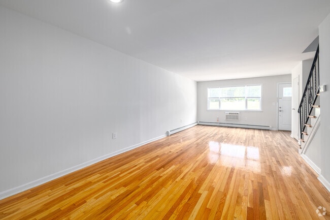 2BR, 1.5BA w/ Rec Room- 2,000SF - Living Area