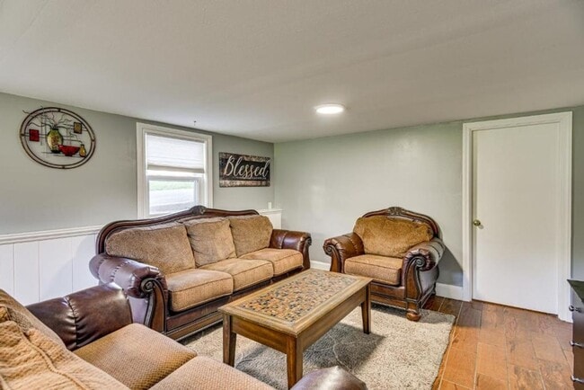 7 Susan Rd