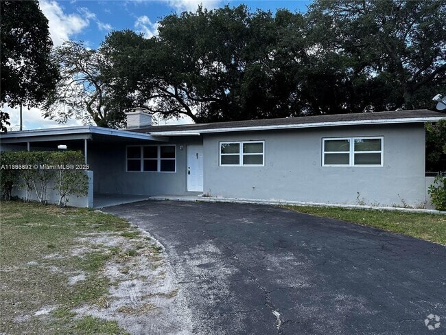 Building Photo - 61 NE 195th St Rental