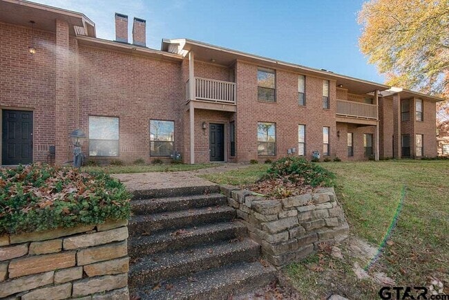 Building Photo - 5907 Hollytree Dr Rental